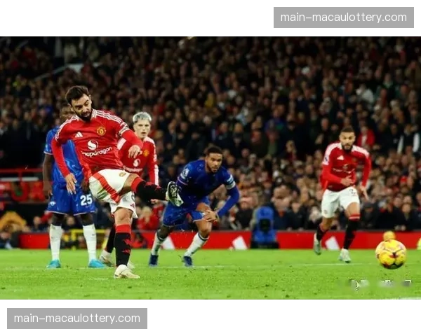 曼联卡里克回归四后卫体系，中场三核配置针对352阵型